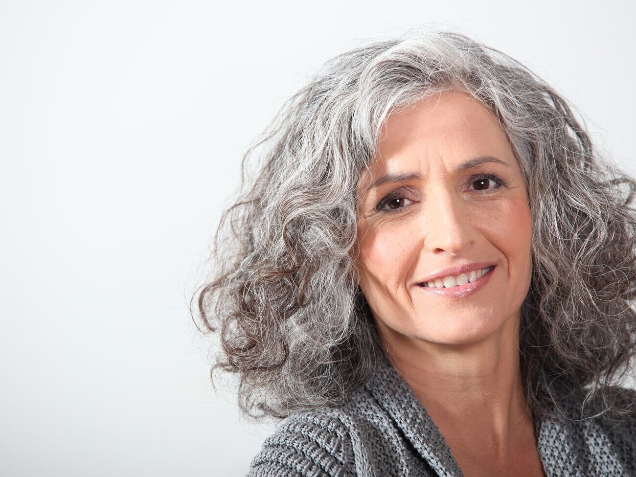 Експертка радить наносити засіб доти, доки сивина не зникне