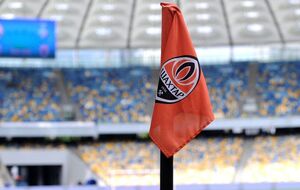 Серіал розповідає про виклики, з якими не стикалася жодна команда в сучасному спорті