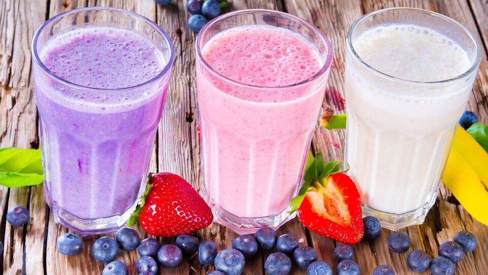 Клопотенко порадив обирати для коктейлю найсолодші ягоди або банани і за бажанням додавати мед