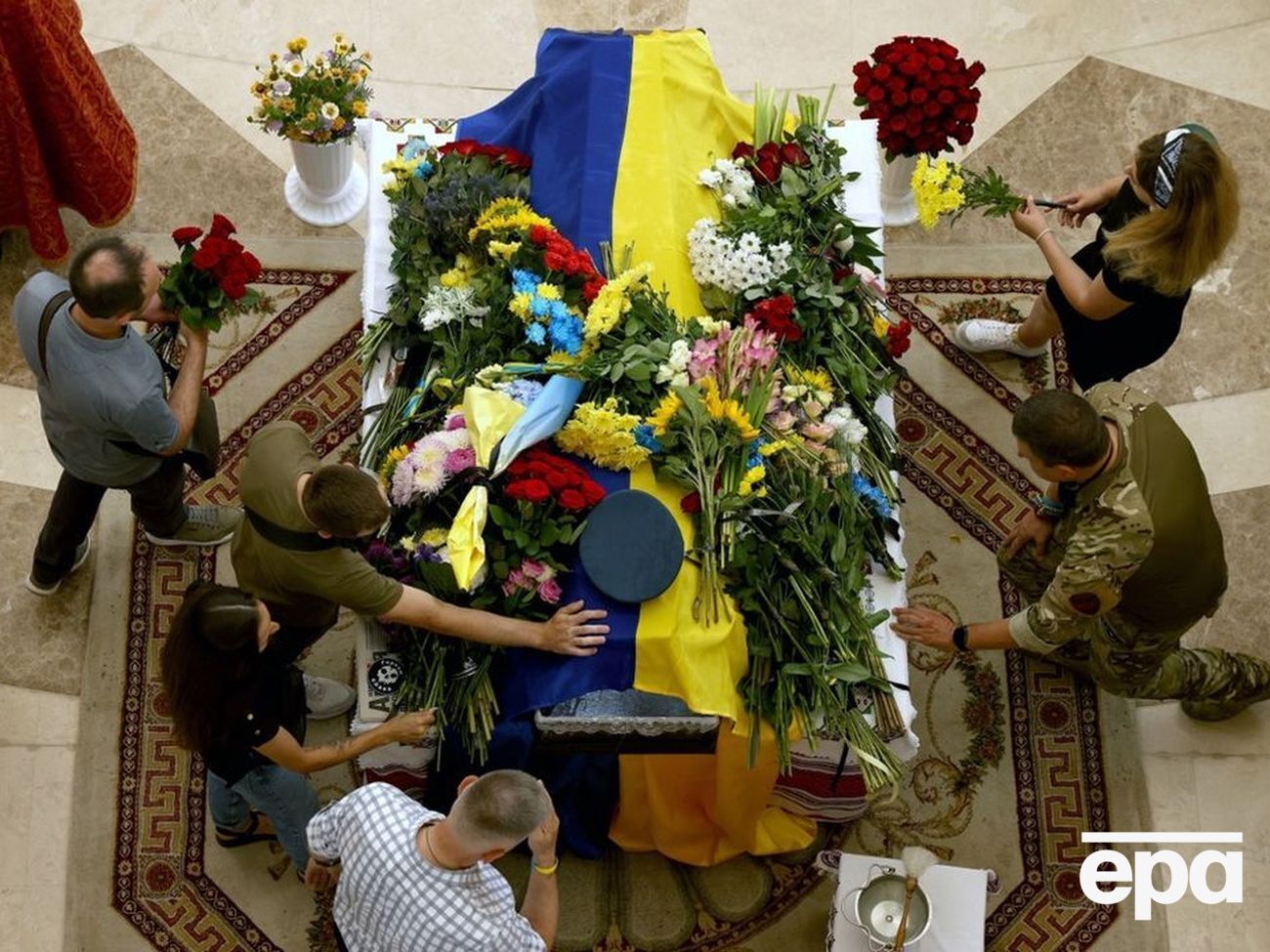 В Киеве простились с известным пилотом