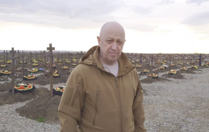 Пригожина похоронили втихую, на полузакрытом кладбище в Питере, без почестей, официальных речей и гостей. Даже мертвого Путин, Шойгу и Герасимов его боятся