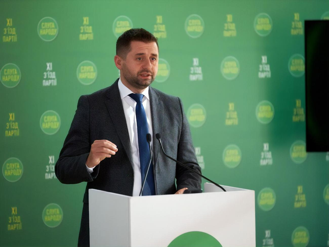 "Слуга народу" на місцевому рівні вже позбавила мандатів "десятки депутатів", зазначив Арахамія