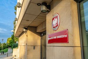 Украинского дипломата пригласят в МИД после того, как он вернется со встречи в Украине