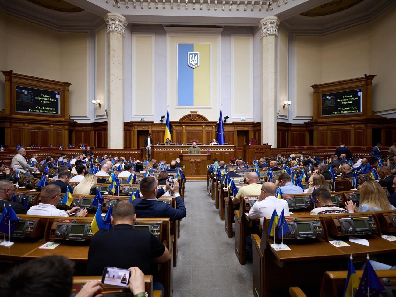 Із фракції "Слуга народу" із 2019 року пішло або було виключено 17 нардепів, зазначив Арахамія