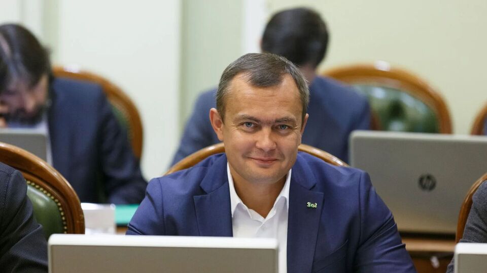 27 липня Рада підтримала проєкт постанови про припинення депутатських повноважень нардепа від "Слуги народу" Арістова
