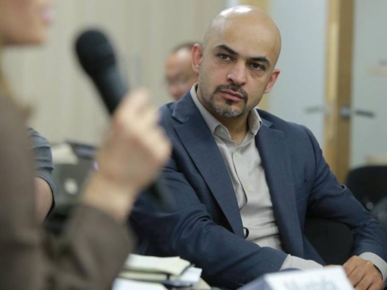 Не знаю всіх обставин трагедії у Дніпрі. До їх з'ясування було б круто, якби всі ми припинили безглуздий проти цивільних і поліцейських