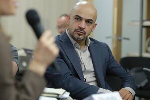 Не знаю всіх обставин трагедії у Дніпрі. До їх з'ясування було б круто, якби всі ми припинили безглуздий проти цивільних і поліцейських