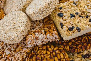 Для козинків можна використовувати кунжут, мак, льон, насіння чіа й гарбуза, арахіс, волоський горіх, мигдаль