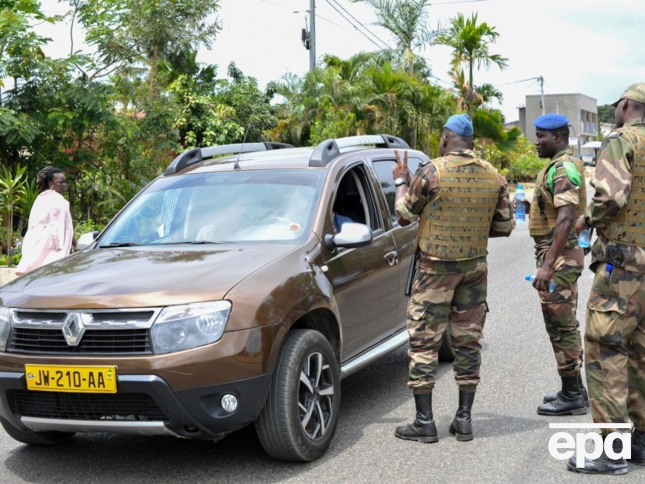 Армия вмешалась, потому что "конституция была попрана", заявил один из путчистов в Габоне