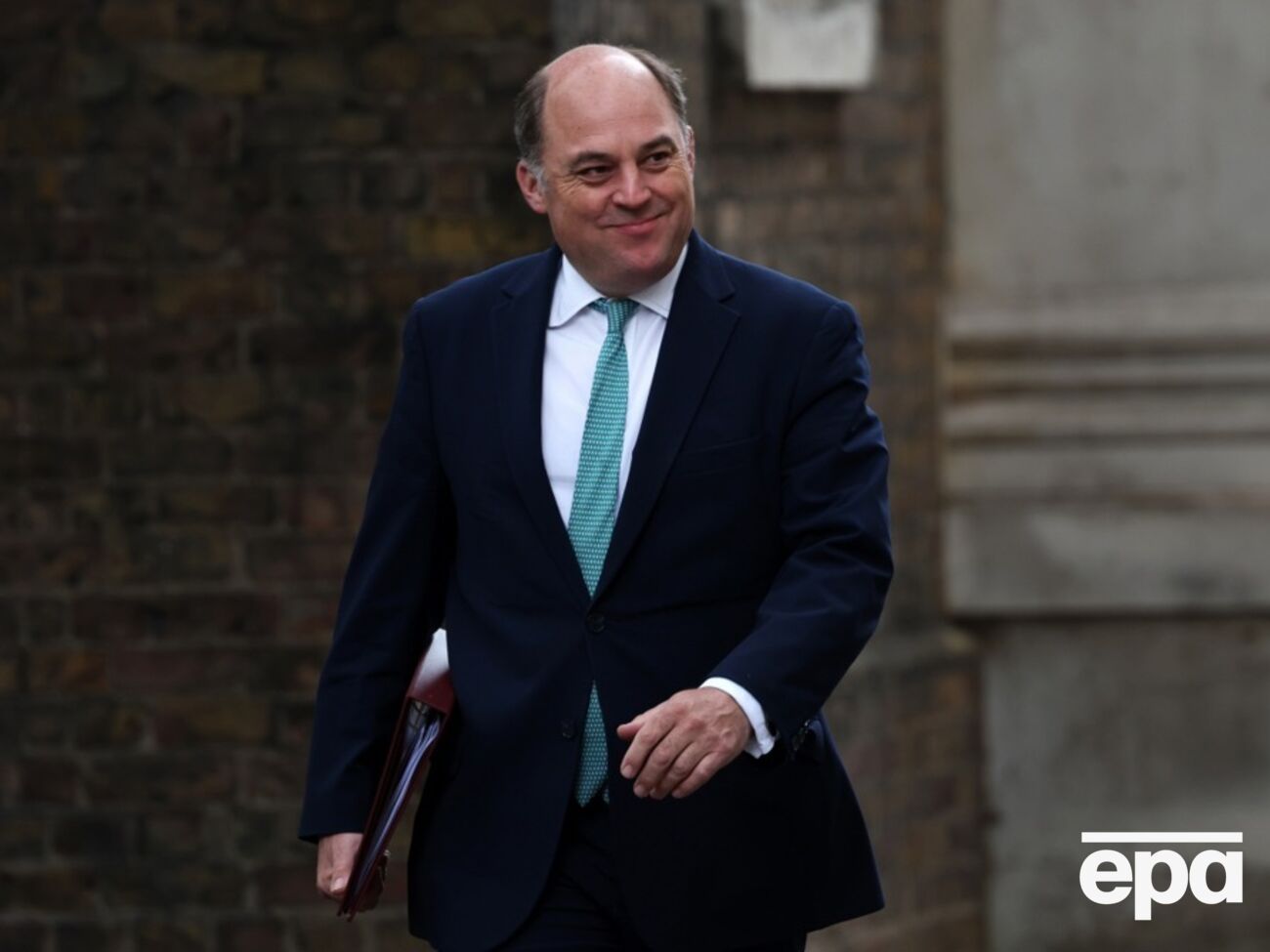 Воллес у липні заявляв про намір піти у відставку