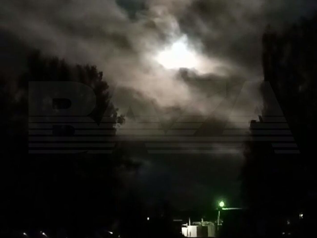 Жители Пскова сообщают о стрельбе