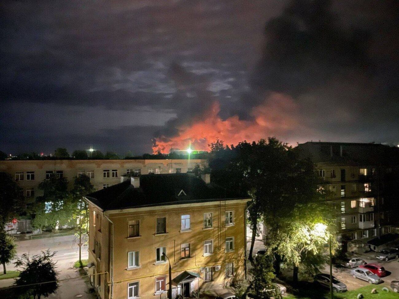 Очевидцы удара по аэропорту Пскова рассказали, что детонация слышалась на протяжении нескольких часов