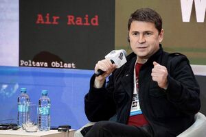 Подоляк прокоментував удар по російському ВДК "Оленегорский горняк" у бухті Новоросійська