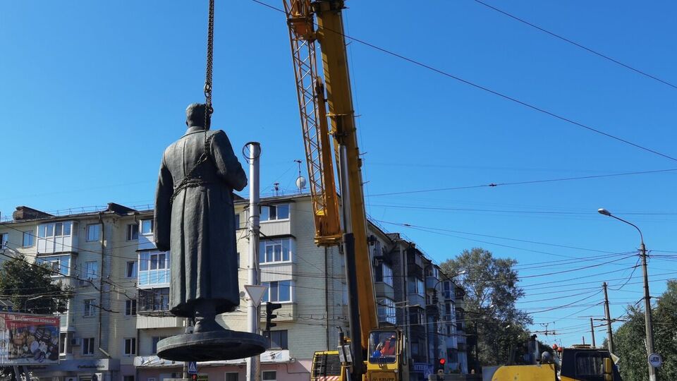 В Полтаве демонтировали памятник генералу советской армии Зыгину