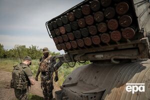 На востоке Украины продолжаются тяжелые бои, отметили в Минобороны