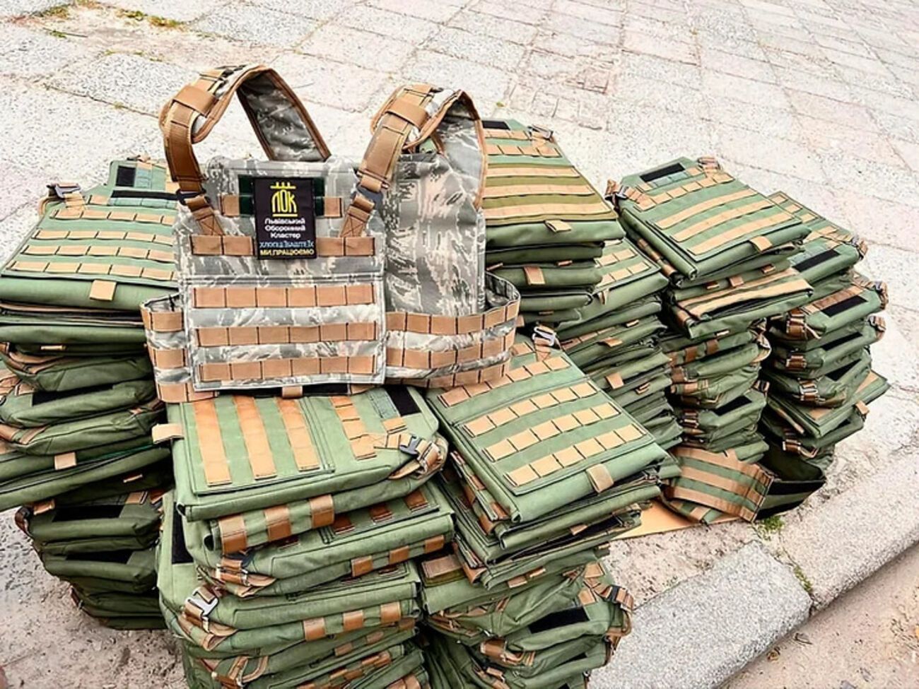 У Львові волонтери розпочали виробництво удосконалених бронежилетів