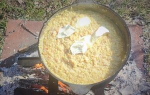 Для приготовления каши традиционно используют большой котел