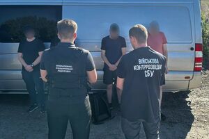 Мікроавтобус із чоловіками, які сиділи у сховку, зупинили біля держкордону України з Молдовою, зазначили в ДПСУ