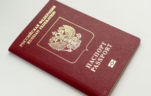 В сентябре около 5–6 тыс. граждан РФ направят письма с просьбой покинуть Латвию, отметили в комиссии Сейма страны