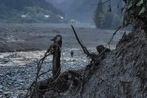 За даними грузинського МВС, загалом мертвими знайдено 11 людей, ЗМІ повідомляють про 14 осіб
