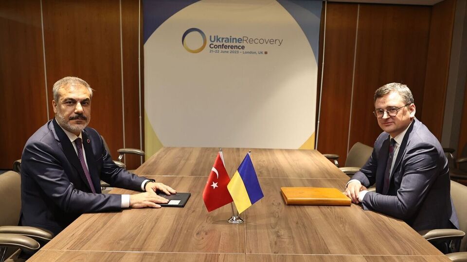 Главы МИД Турции и Украины поговорили