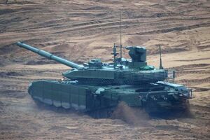 Андрющенко сообщил о переброске российских танков через Мариуполь в сторону Бердянска