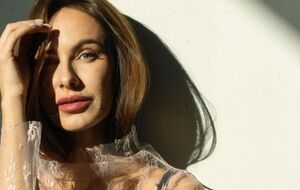 Розчином на основі перекису водню огірки необхідно обробляти раз на тиждень