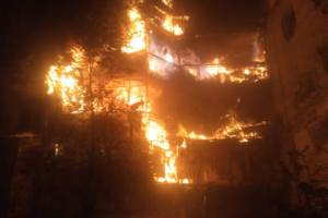 Унаслідок обстрілу в дев'ятиповерховому житловому будинку сталася пожежа