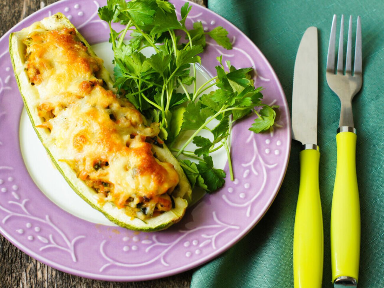 Кабачки необхідно випікати за температури 200 °С приблизно 30 хвилин