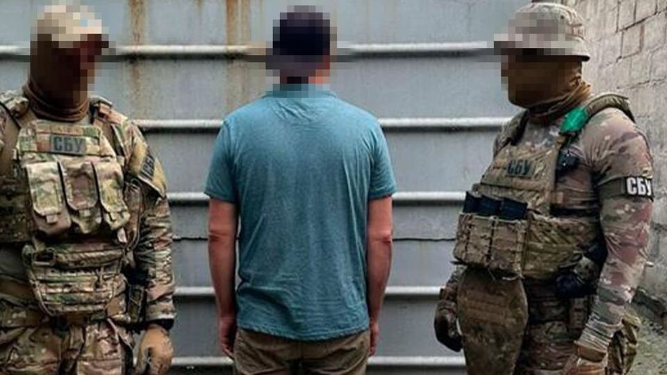 Підозрюваний передавав ворогу дані про кількість зброї, яка прямує на передову – СБУ