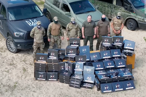 Універсальні керовані дрони можуть підійматися на висоту до 1 км і летіти зі швидкістю до 100 км/год