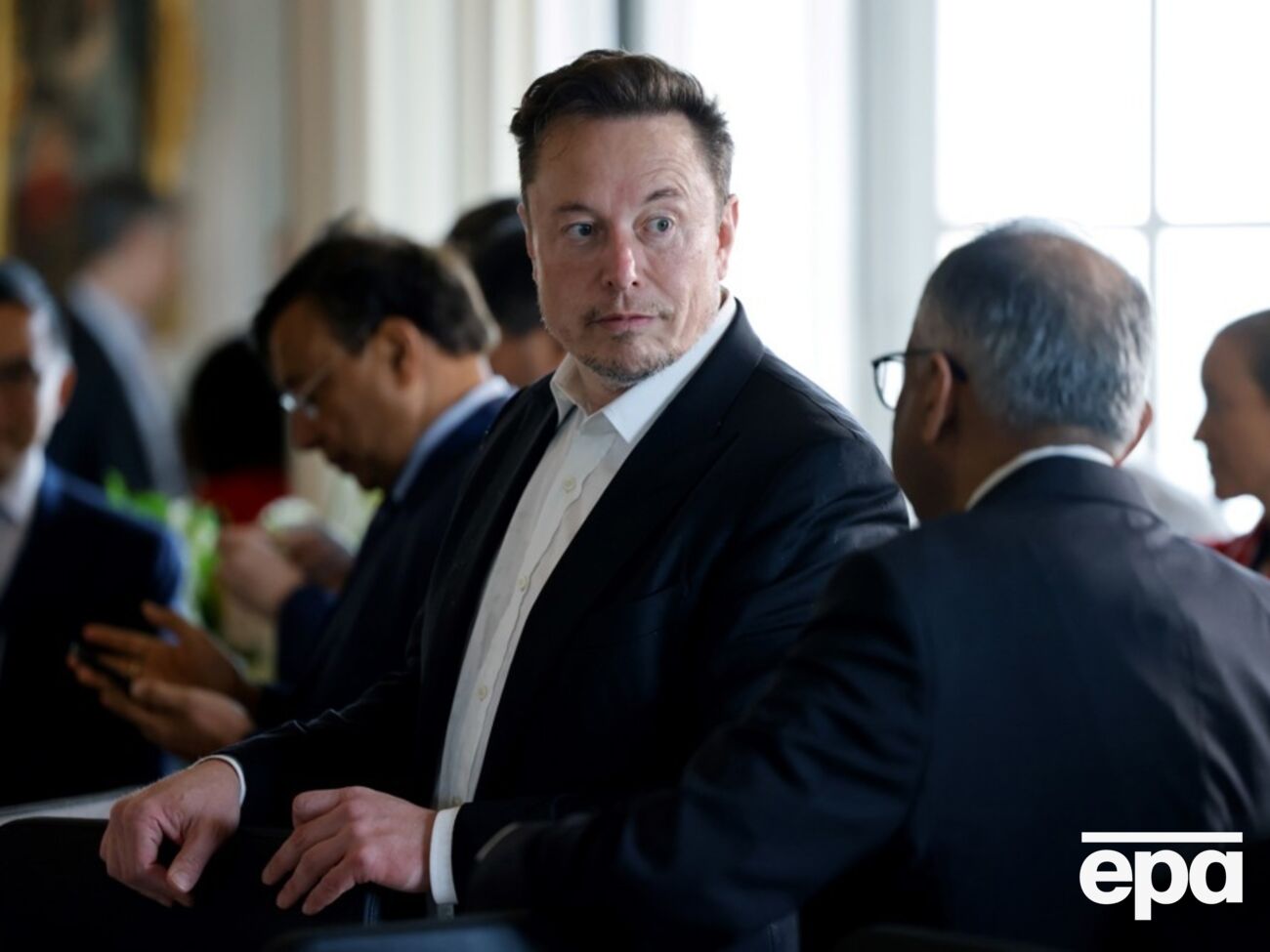 Маск пишет, что тренируется на работе