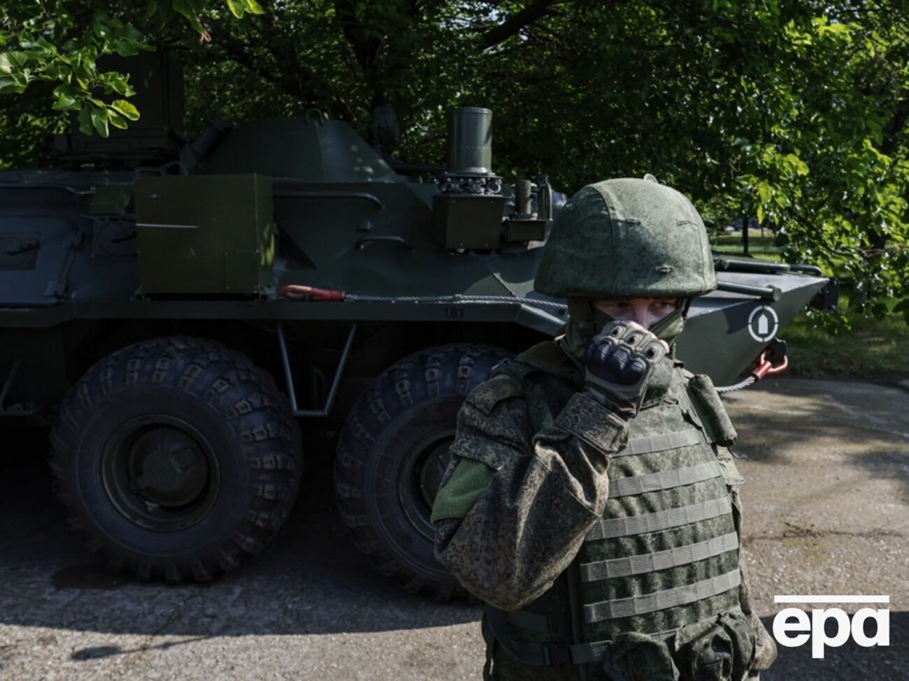 Оккупанты на блокпостах издеваются над жителями захваченных территорий, которых они же заставили переехать в РФ