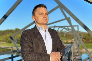 Головка підозрюють у тому, що вимагав хабар у підприємця