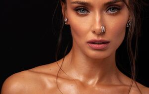 Мішина знялася без бюстгальтера