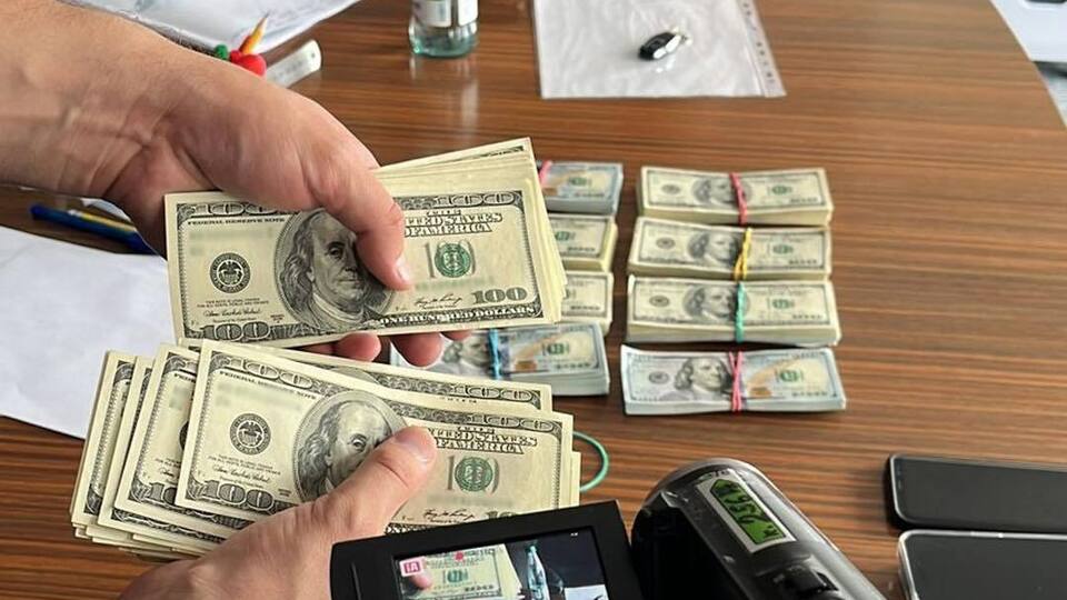 За даними слідства, нардеп і його спільники отримали $85 тис. за вирішення питання щодо передавання в оренду держземель