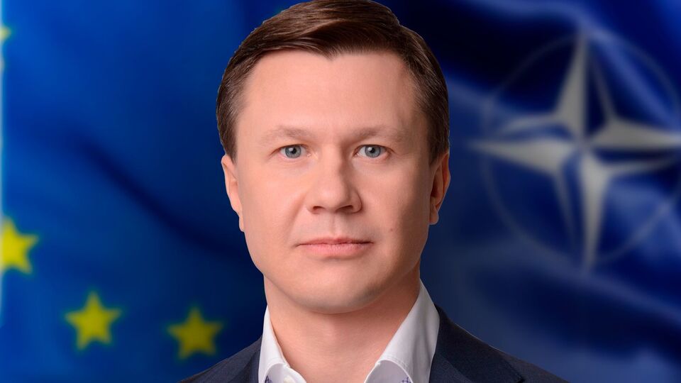 За даними слідства, Демчак отримав 20 млн грн незаконного прибутку