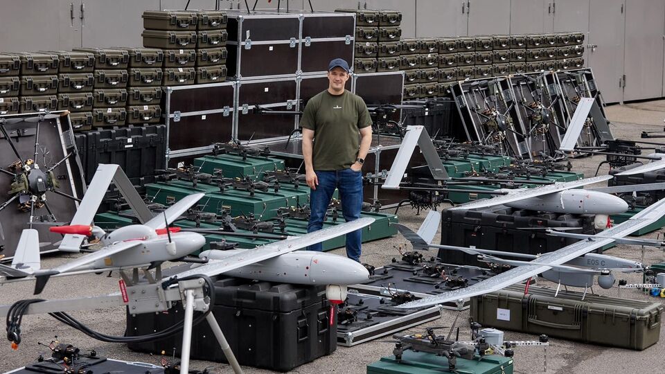 Украинские военные в Луганской области с помощью БПЛА поразили танк Т-80, БМП, БТР, грузовик "Урал" и склад материально-технического обеспечения оккупантов, рассказал Федоров