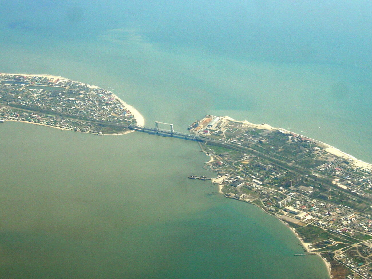 Окупанти неодноразово обстрілювали ракетами міст у районі Затоки, такий вигляд він мав до війни