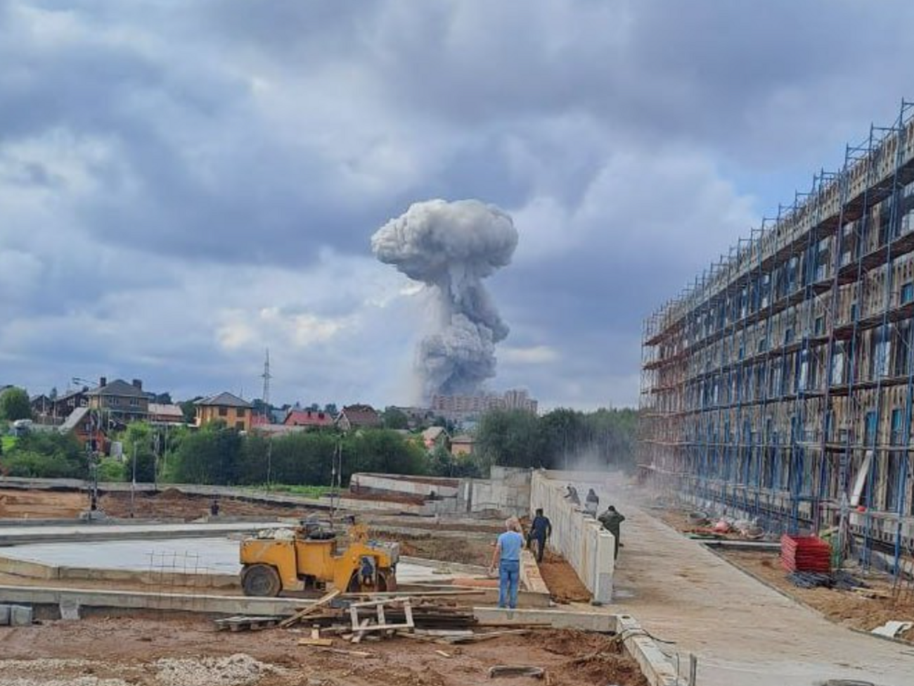 Вибух у Сергієвому Посаді офіційно стався на складі піротехніки, але після нього по місту розлетілися предмети, схожі на снаряди