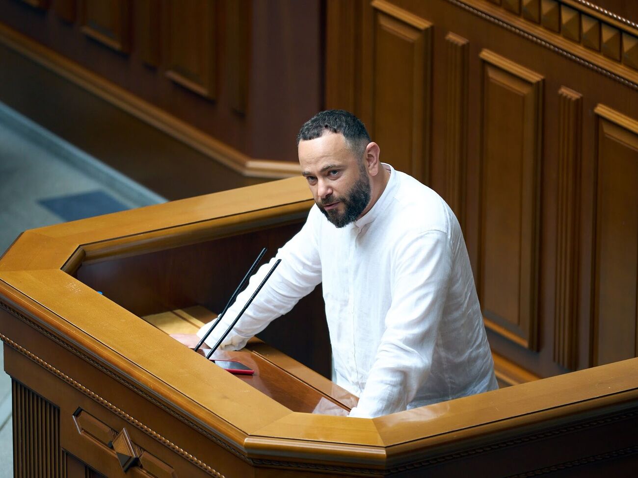 У лютому 2021 року Дубінського виключили із фракції "Слуга народу", а в березні – з партії