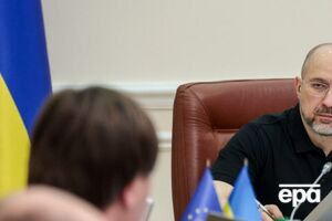 Шмыгаль сказал, что доплаты во время войны будут выплачивать "всем, кто привлечен к защите Украины"