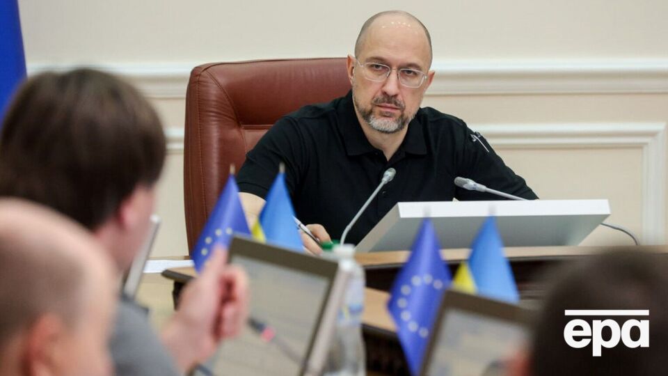 Шмигаль сказав, що доплати під час війни виплачуватимуть "усім, хто залучений до захисту України"