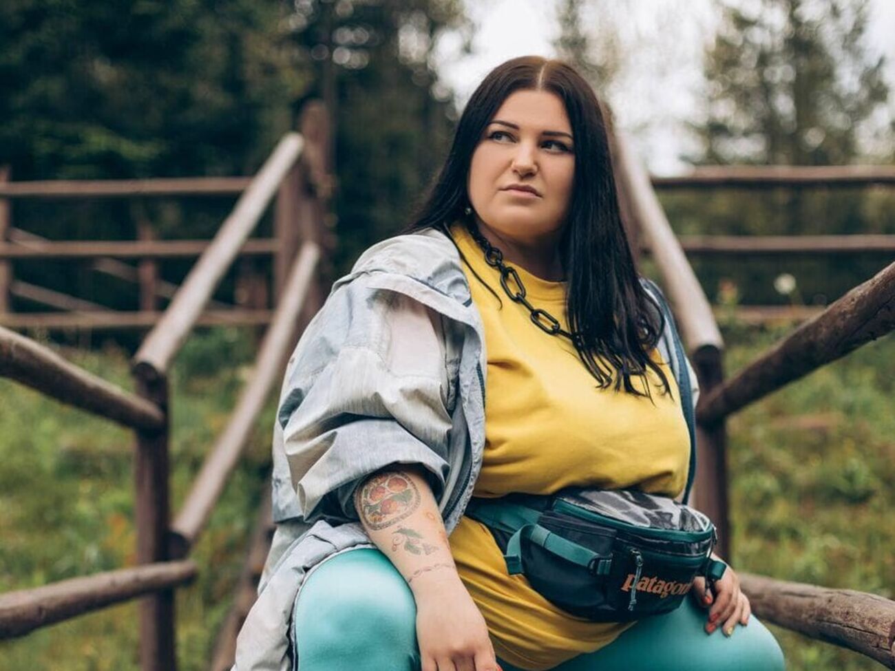 alyona alyona: Хотя ноги и пися у меня блестят без волос, зато живот немного торчит и не дает вам это увидеть