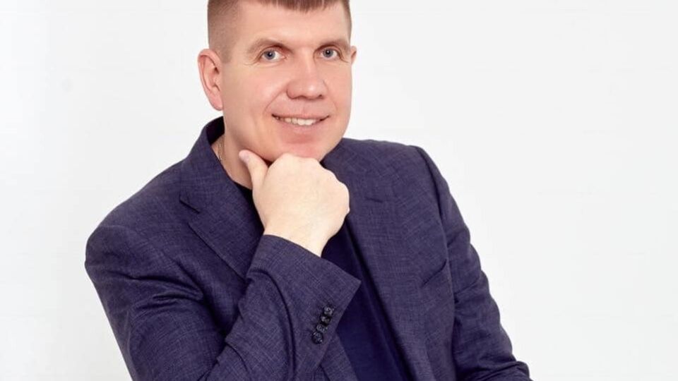 На відео Гунько, його довірена особа та заявник, який знімає на приховану камеру, ведуть переговори щодо користування державними землями