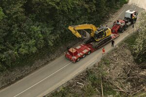 Украинские спасатели помогли, в частности, подвозить технику специалистов из других стран