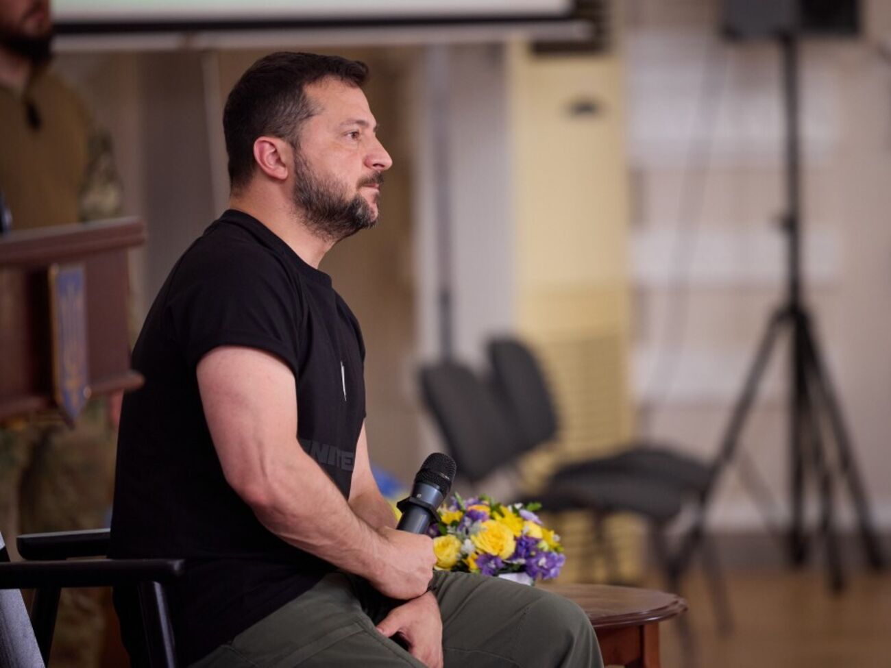 Зеленский: [Надо] быть патриотом не только на улицах, а быть патриотом в работе. Хотеть что-нибудь сделать для Украины