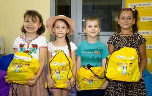 В каждом наборе есть тетради, дневник, канцелярские принадлежности, краски