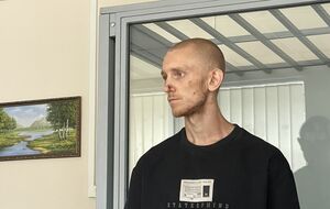За словами Заволоки, він бореться з тим, що влада "бере з війни постраждалих хлопців" і "ставить їх патрулювати вулиці та вручати повістки людям"