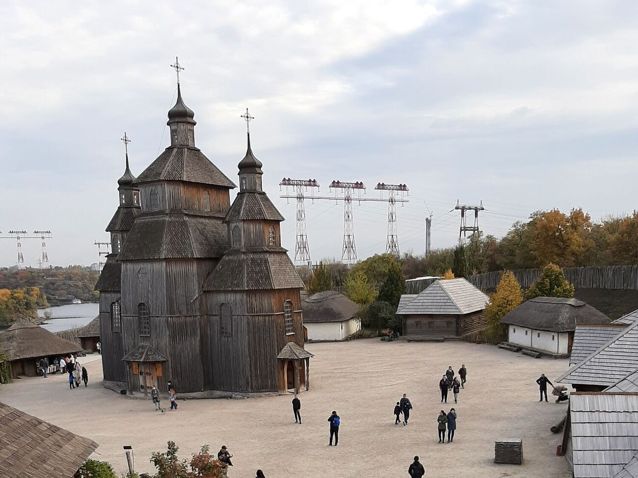 На острові Хортиця періодично виявляють стародавні монети, кулі, пряжки, ґудзики